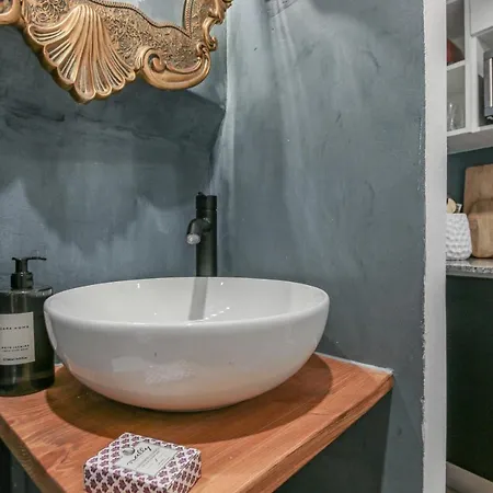 Alfama Lyfe - Historic In Fado District