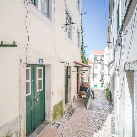 Alfama Lyfe - Historic In Fado District *