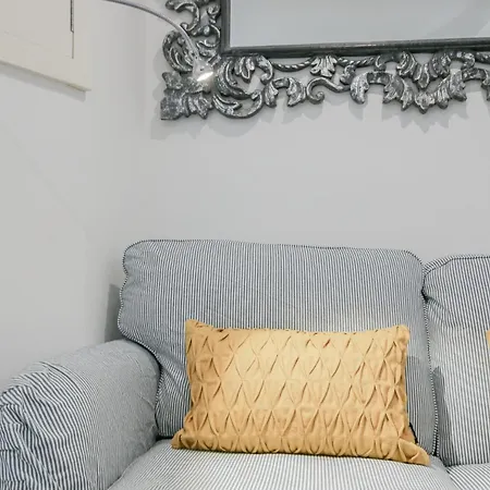 Alfama Lyfe - Historic In Fado District Apartment