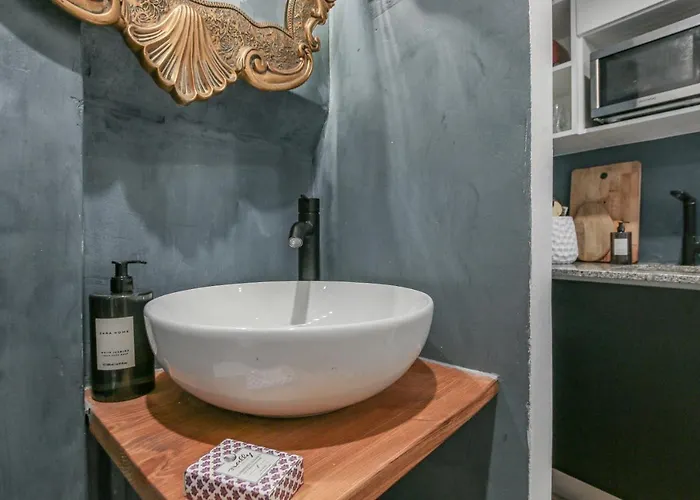 Alfama Lyfe - Historic In Fado District
