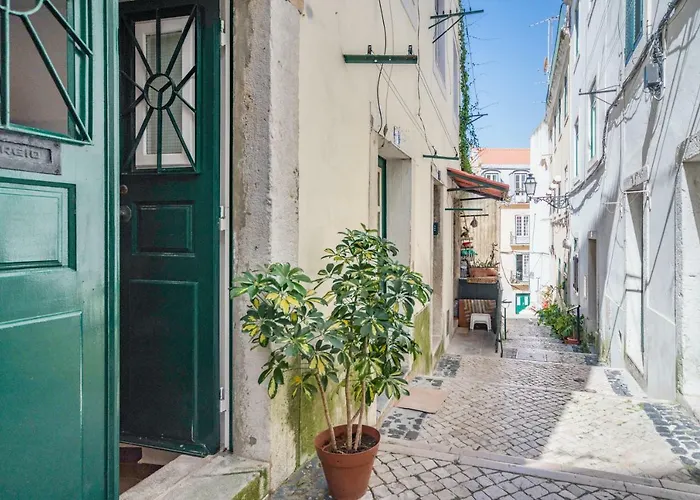 Alfama Lyfe - Historic In Fado District